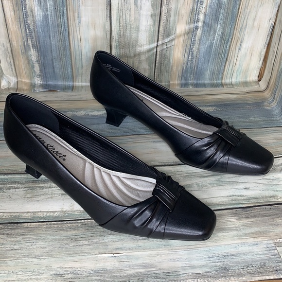 Easy Street Women's Waive Dress Pump ✅ - Picture 2 of 5